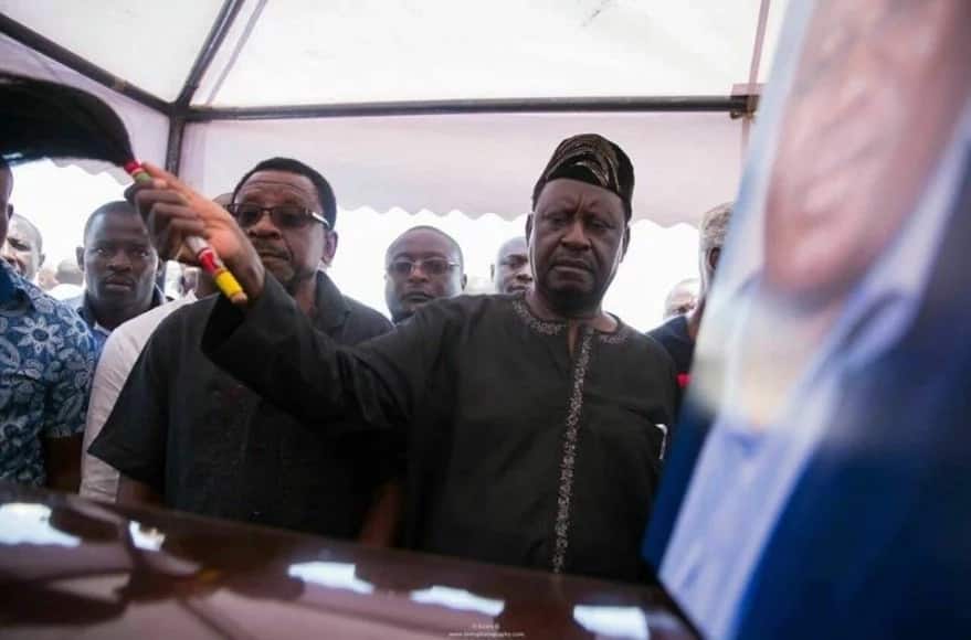 Raila’s Black Flywhisk: Why Raila Carries His ‘Magical’ Flywhisk to Funerals