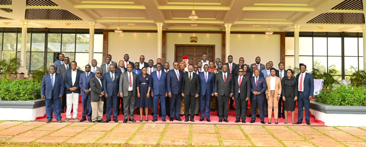 President William Ruto poses for a photo with leaders from Western Kenya after their meeting at State House on Wednesday, March 26, 2025. PHOTO/@WilliamsRuto/X