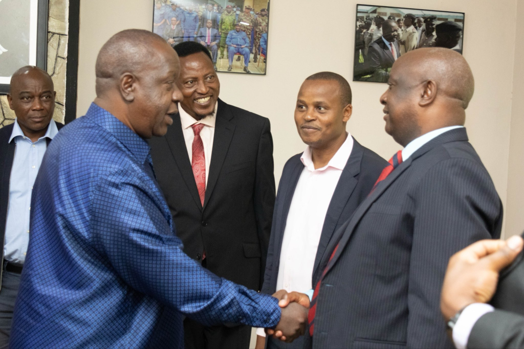 Fred Matiang'i shakes hands with Vihiga Senator Godfrey Osotsi as Kisii Senator Richard Onyonka and Suba South MP Caroli Omondi look on. Matiang'i met the Linda Mwananchi team on Wednesday, July 22, 2026. PHOTO/Fred Matiang'i/X